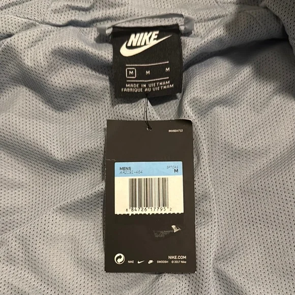 Nike Men's Black and Blue Hooded Jacket - Picture 4 of 5